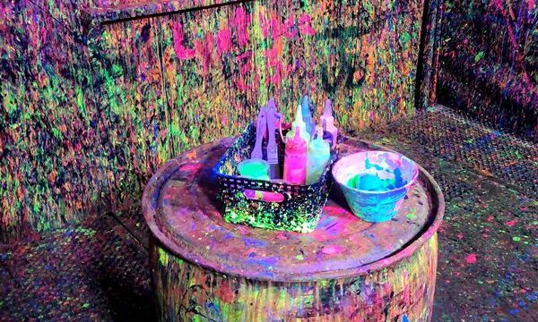 Smash-N-Dash-Blacklight-Paint-Room